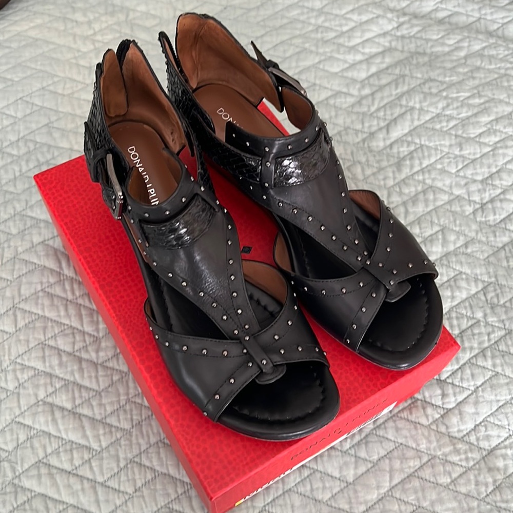 Donald Pliner black sandals